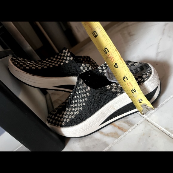 Shoes - Picture 6 of 7